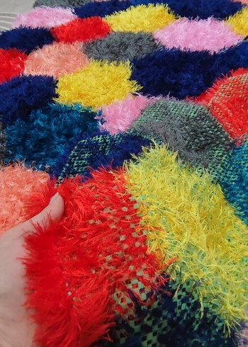 Renkli Desenli Pop Kültür Halısı - Görsel 3