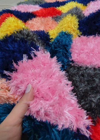 Renkli Desenli Pop Kültür Halısı - Görsel 4