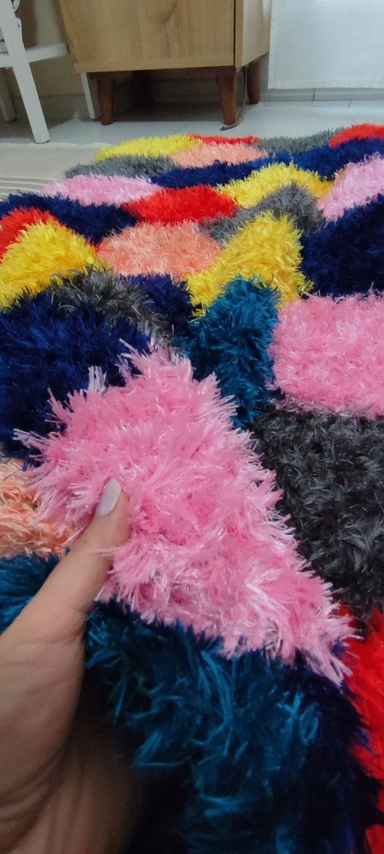 Renkli Desenli Pop Kültür Halısı - Görsel 4