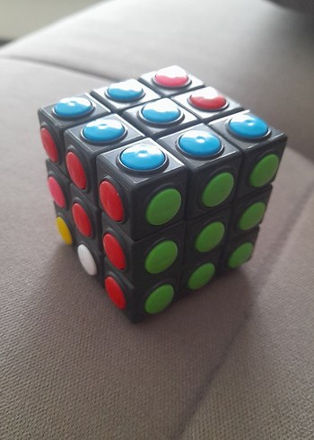 Rubik Zeka Küpü Renkli Düğmeli Eğitim Oyunu Küpü