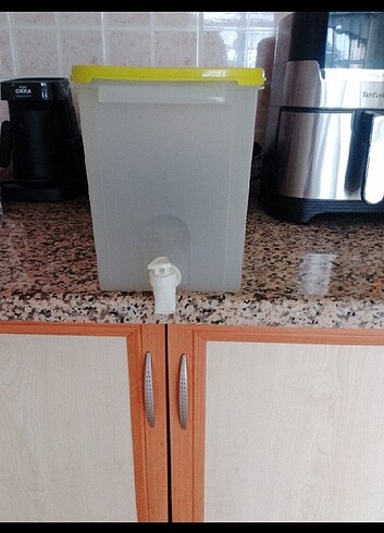 Tupperware su sebili