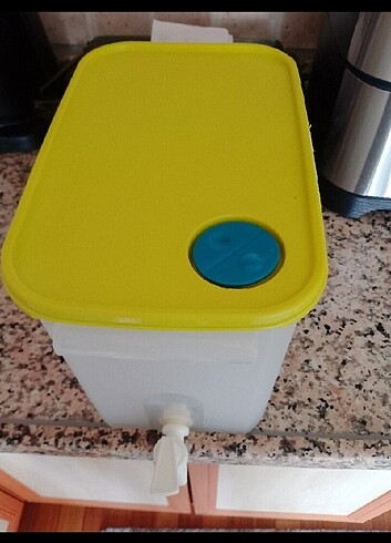 Tupperware Tupperware su sebili