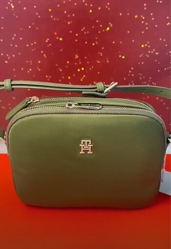 TOMMY HILFIGER OMUZ ÇANTASI