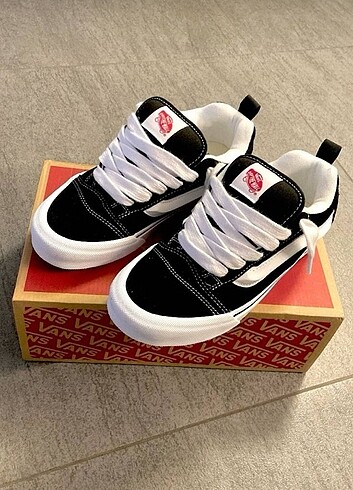 VANS KNU SKOOL