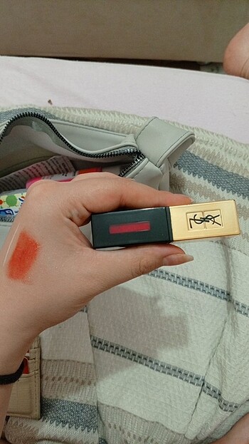 Beden Yves saint Laurent likit ruj gloss