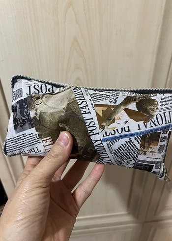 Gazete Desenli Fermuarlı Kadın Portföy Çanta - Görsel 2