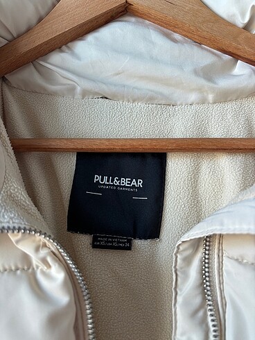 Pull and Bear Bej Rengi Dik Yaka Şişme Mont