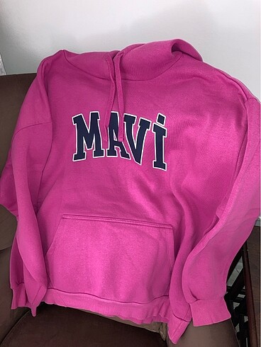 Yeni mavi sweatshirt çok güzel ve orijinal pazarlık vardır