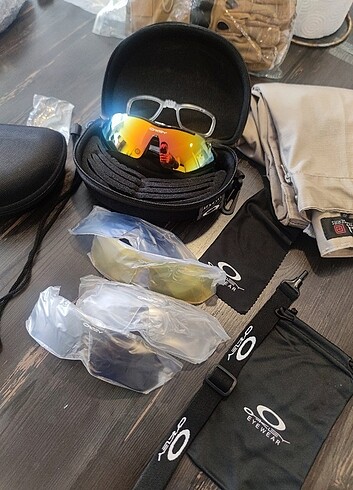Oakley taktik gözlük, 5 lensli, mendilli, çantalı, askılı