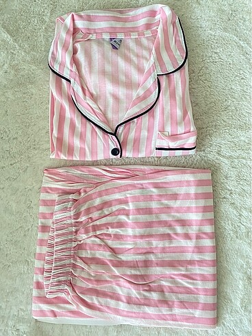 Pembe çizgili pijama takım