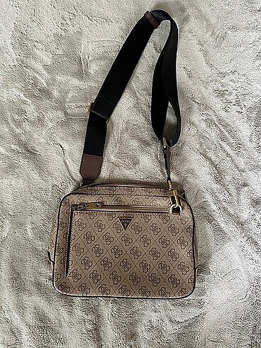 Guess postacı çantası
