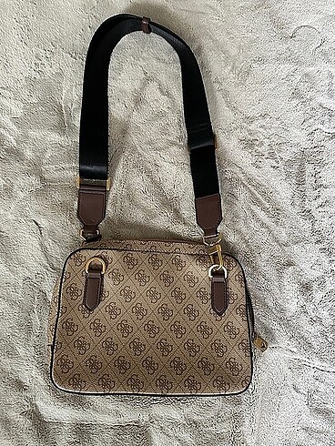 Guess Guess postacı çantası