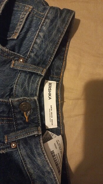 34 Beden Bershka mavi yirtik kot sort