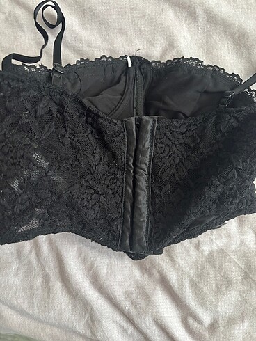 milla dantelli crop