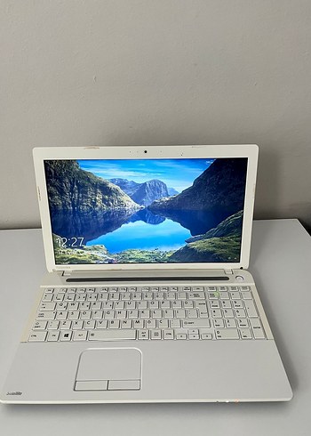 Toshiba Beyaz Toshiba laptop