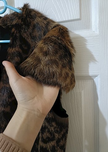 Leopar Desenli Kahverengi Kürklü Süet Yelek - Görsel 3