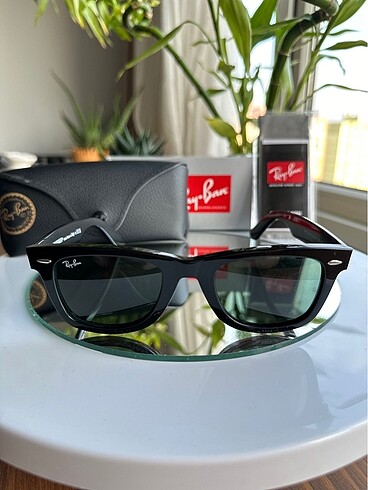 Ray-Ban wayfarer
