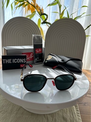Rayban ferrari