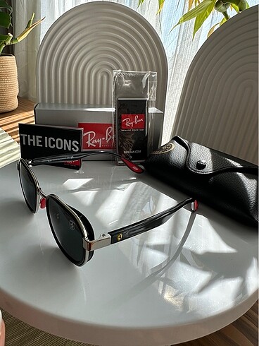 Beden Rayban ferrari