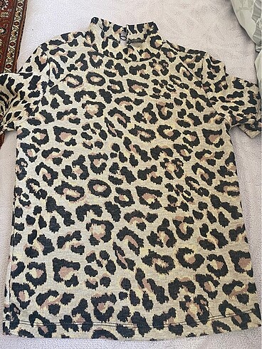 Leopar desenli DeFacto marka tişört