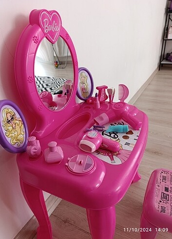  Beden Barbie makyaj masası seti
