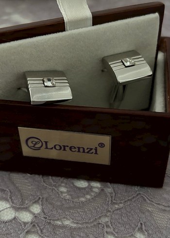 Parlak Beyaz Kare Kadın Kol Düğmesi - Görsel 3