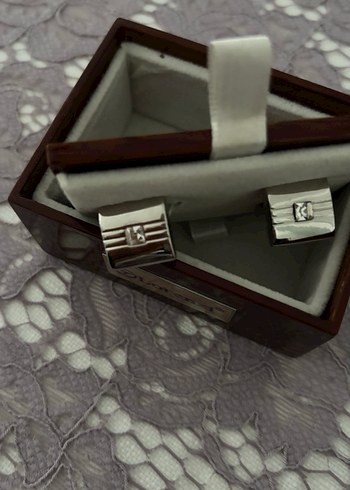 Parlak Beyaz Kare Kadın Kol Düğmesi - Görsel 4