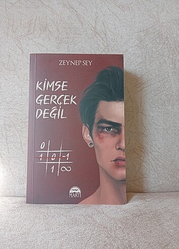 Kimse gerçek değil ciltsiz