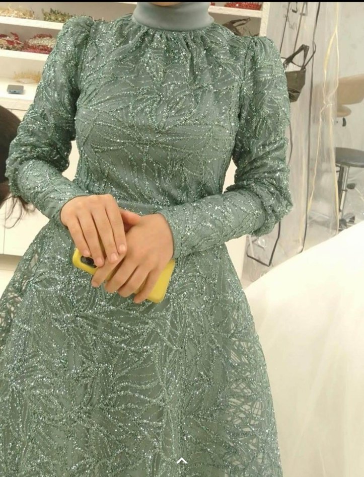 Uzun Kollu, Yüksek Yakalı şu yeşili sim işlemeli Nişan Elbisesi - Görsel 2