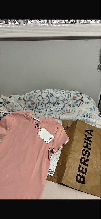 BERSHKA tişört
