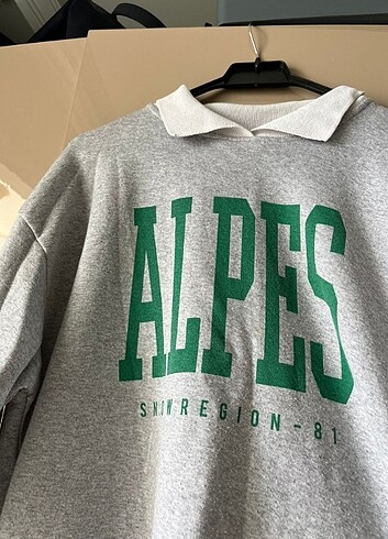 Sweatshirt