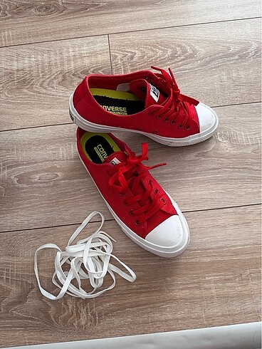 Kırmızı Converse