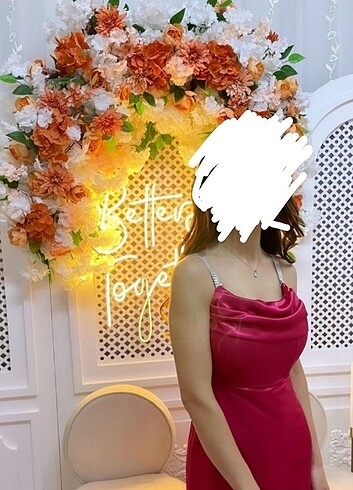 Pembe elbise