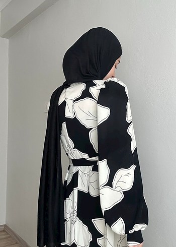 Diğer Siyah Drapeli Kadın elbisesi