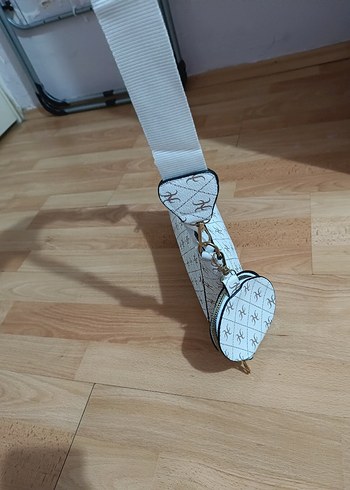 Tokalı Beyaz Parisli Desenli Kadın Çanta - Görsel 2