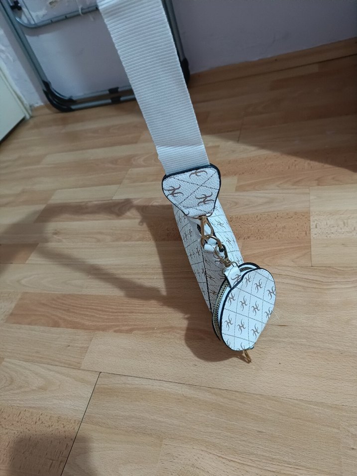 Tokalı Beyaz Parisli Desenli Kadın Çanta - Görsel 2