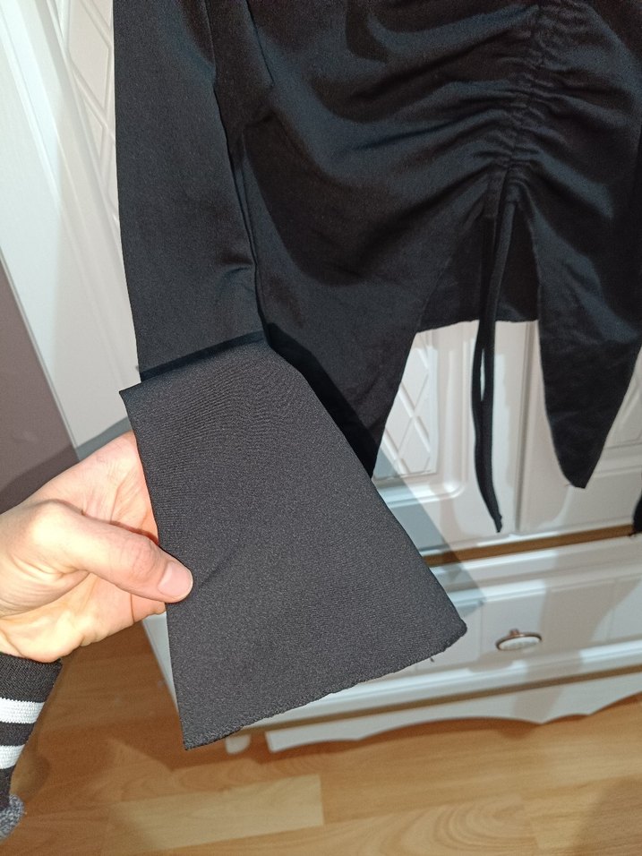 Siyah Pilili Yüksek Yakalı Kadın Bluz - Görsel 2