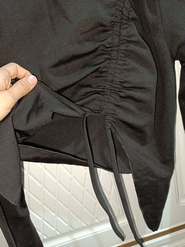 Siyah Pilili Yüksek Yakalı Kadın Bluz - Görsel 3