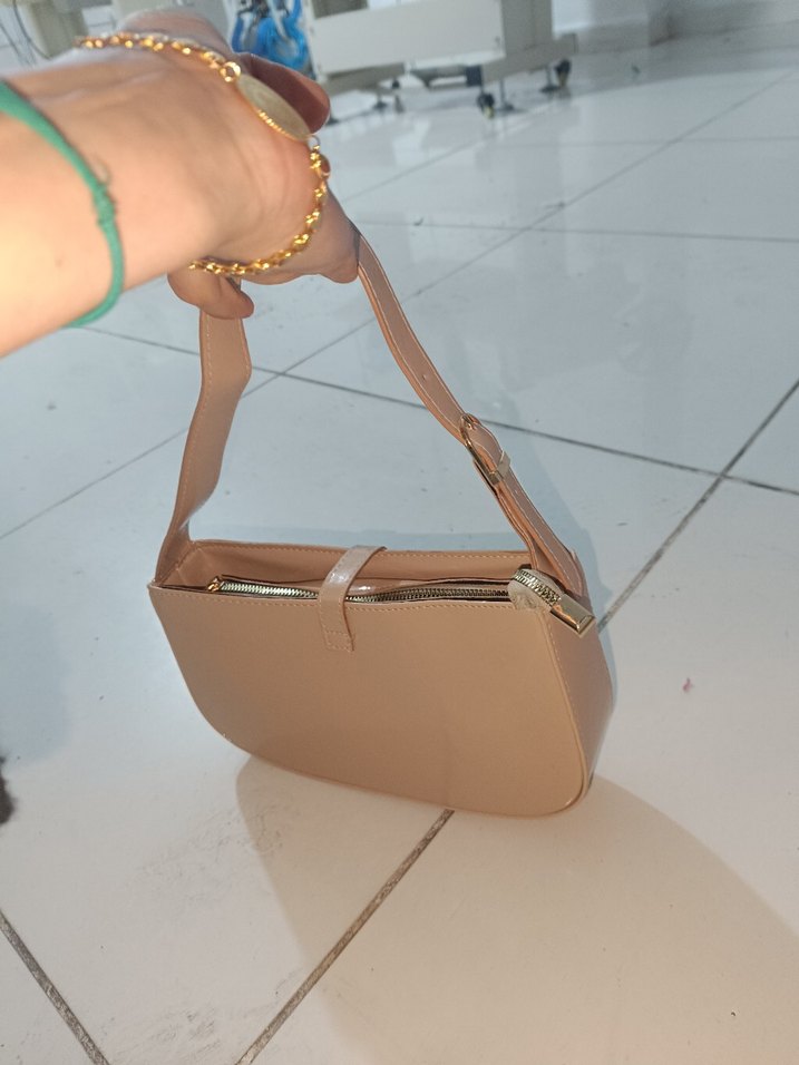 Bej Parlak Deri Kadın Omuz Çantası - Görsel 3