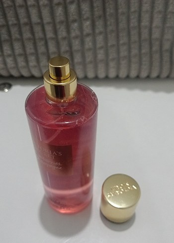 Victoria's Secret  şeker ve çicek kokusu vücut spreyi - Görsel 4