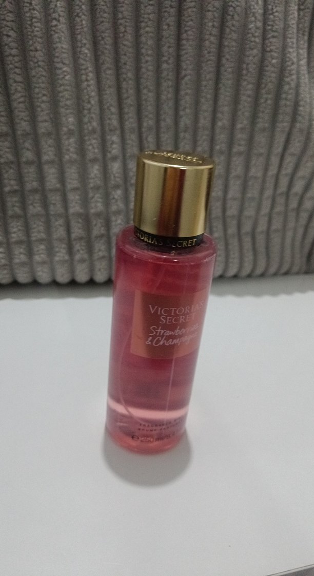 Victoria's Secret  şeker ve çicek kokusu vücut spreyi - Görsel 2