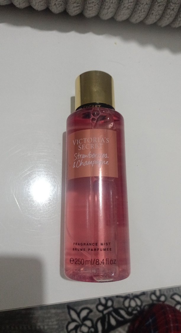 Victoria's Secret  şeker ve çicek kokusu vücut spreyi - Görsel 3