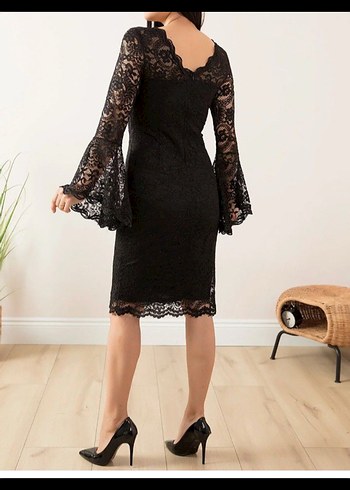 Kısa Dantel Elbise - Görsel 2