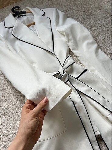Trendyol beyaz kemerli blazer ceket