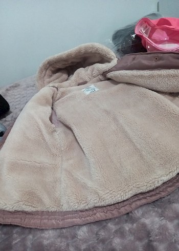 LCW Kız Çocuk Pembe Kapüşonlu Şişme Mont - Görsel 3