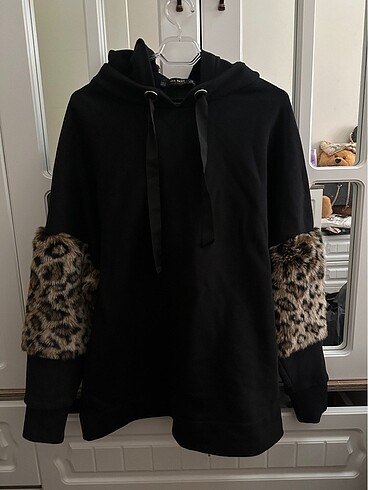 Zara Sweatshirt