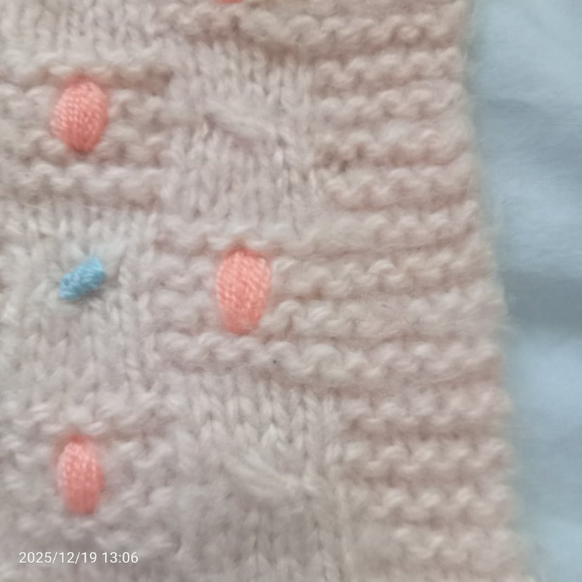 Nakışlı Kız bebek  el örgüsü battaniye - Görsel 2