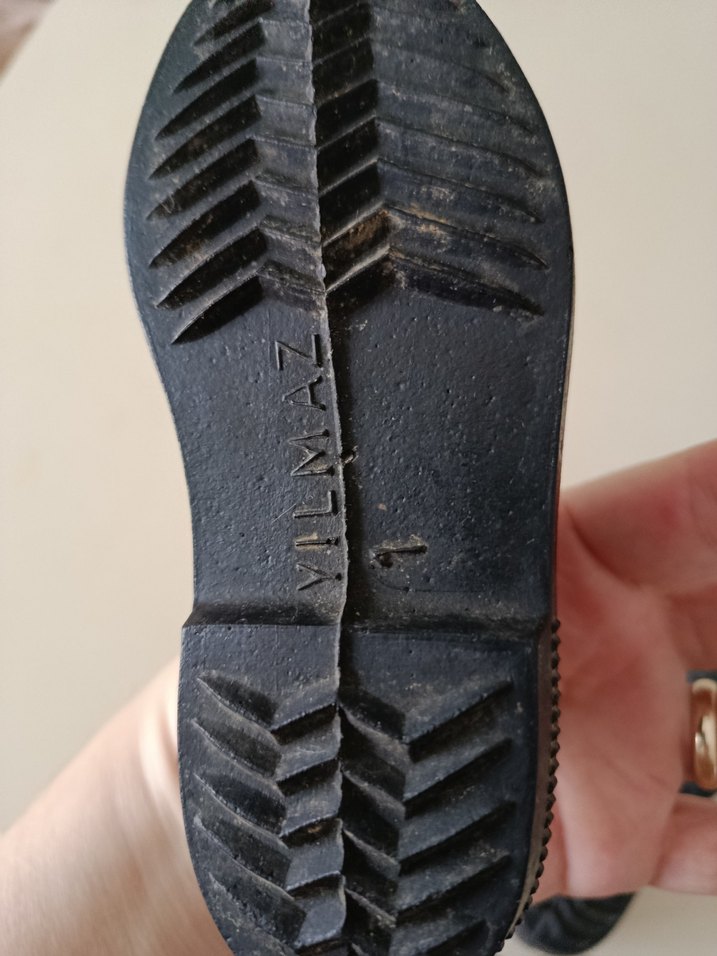 Siyah Çocuk Kara Lastik - Görsel 4