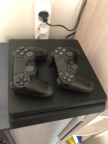 Playstation 4 slim