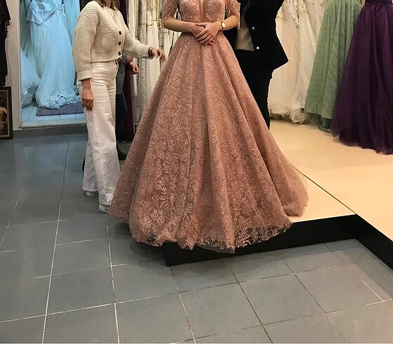 Nişan elbisesi